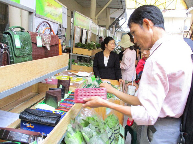 mặt hàng da cá sấu